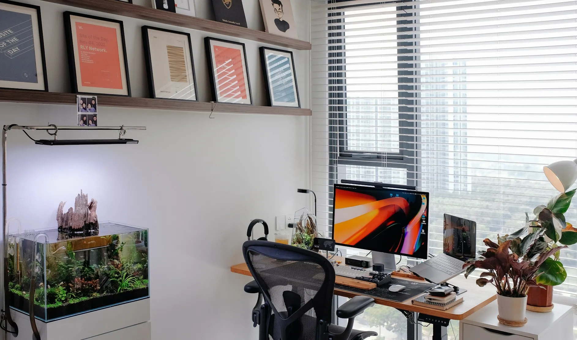 A Practical Approach to Creating Unique Home Office Environments with DIY Shelving