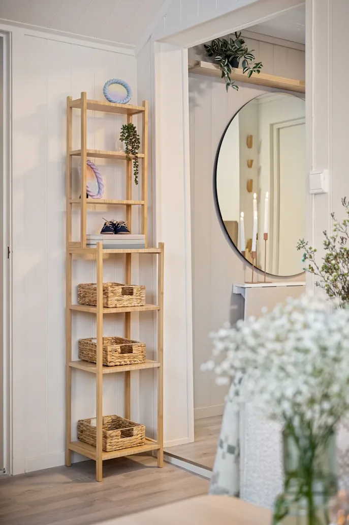 Innovative Ideas for Crafting Custom Modular Shelves in Your Home