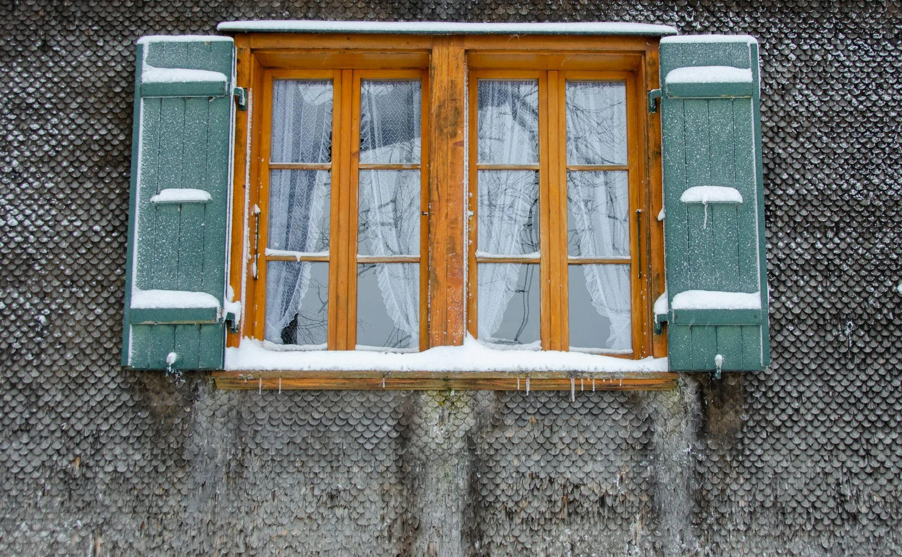 Comprehensive guide to effectively insulating your windows this winter