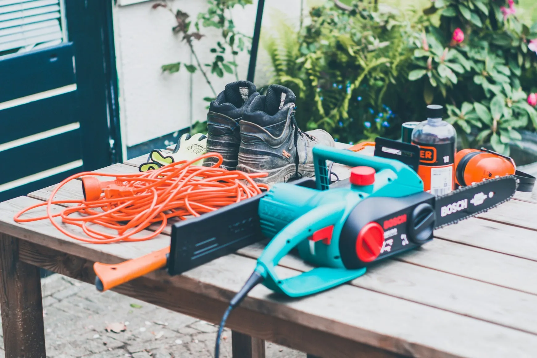 Key Factors for Homeowners Choosing Between Cordless and Electric Tools